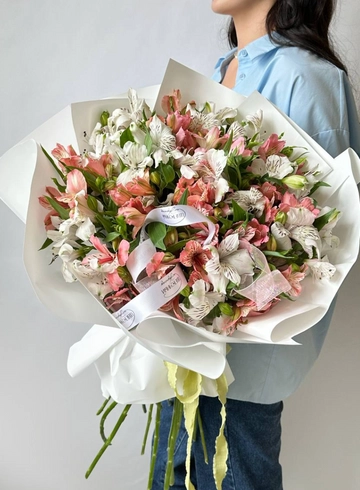 Букет микс из 21 альстромерии от интернет-магазина цветов в 