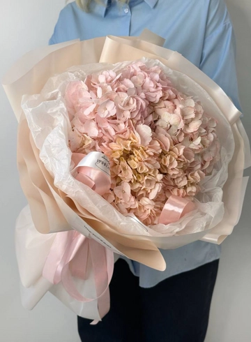 Букет «3 персиковые гортензии» от интернет-магазина цветов в 